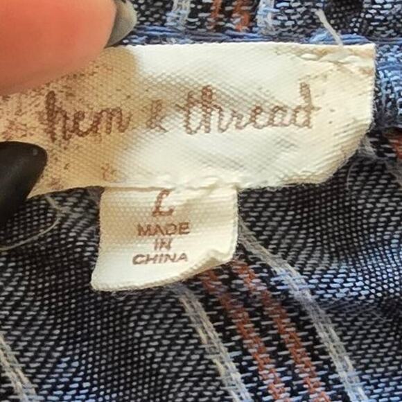 Hem & Thread Blouse - Picture 5 of 6